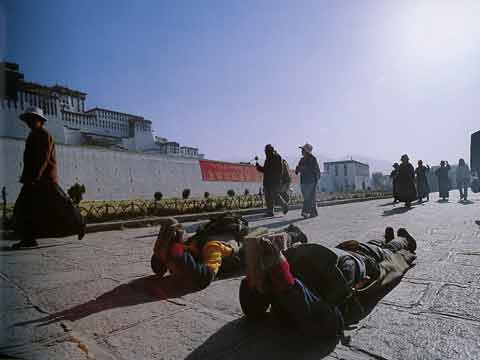 
Pilgrims Circumambulating And Prostrating Around Potala Palace In Lhasa - Buddhism: Eight Steps To Happiness by Dieter Glogowski book
